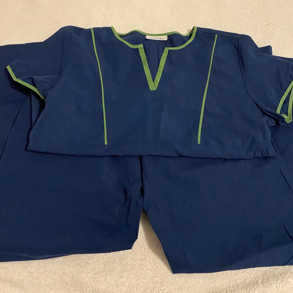Scrub set
